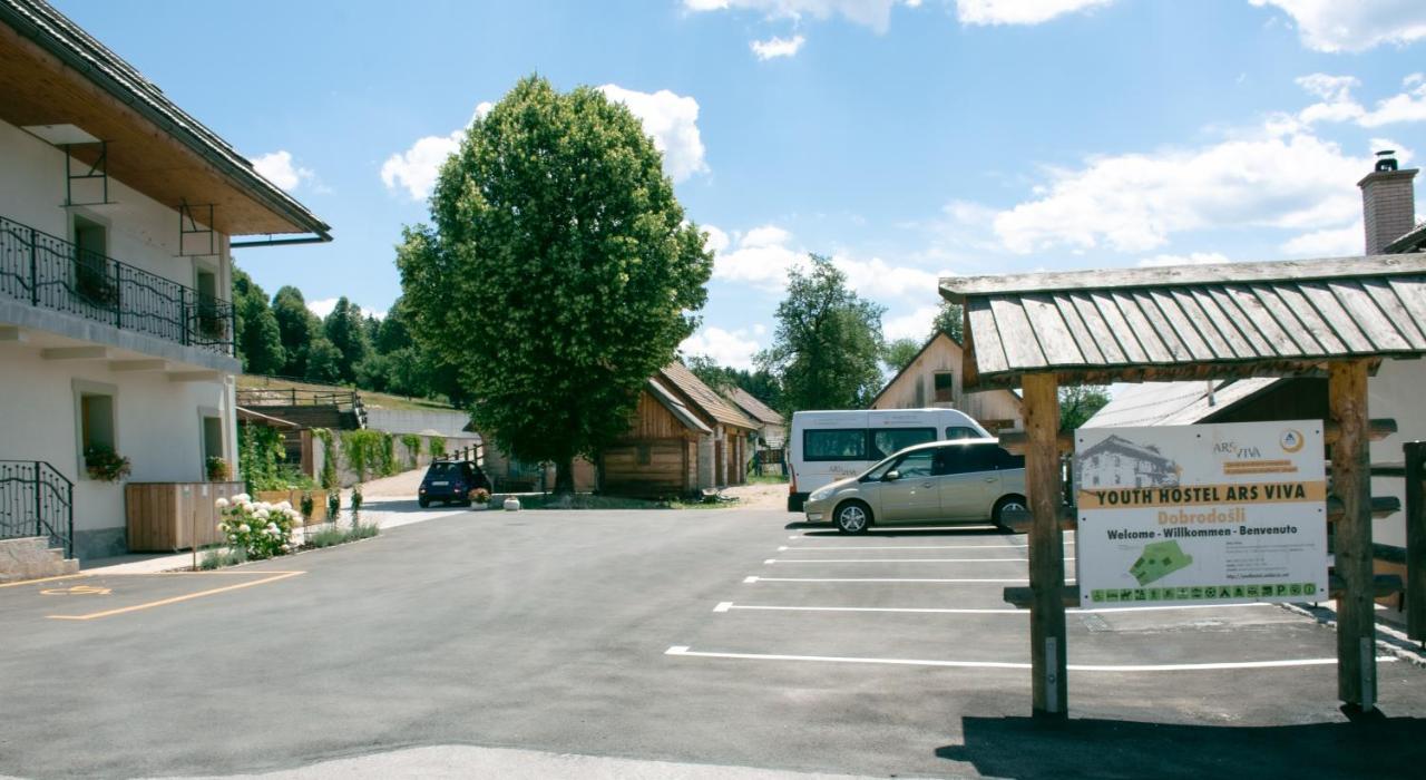 youth hostel arsviva Stari Trg pri Lozu Exterior foto