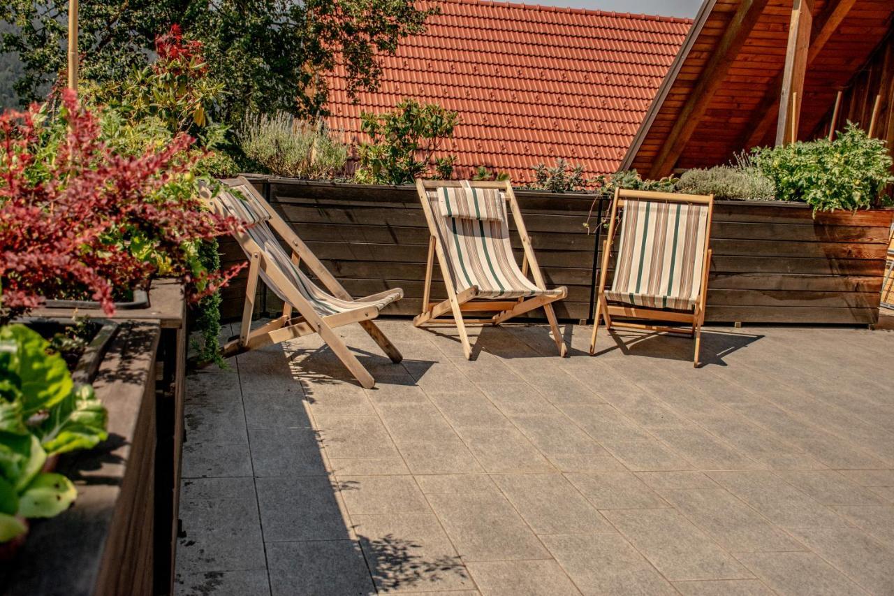 youth hostel arsviva Stari Trg pri Lozu Exterior foto