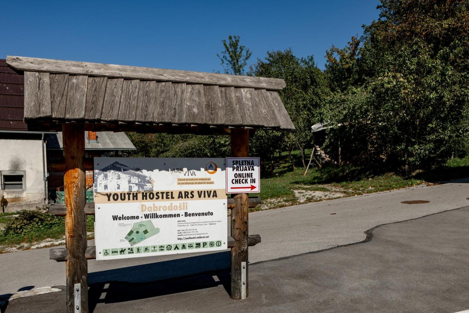 youth hostel arsviva Stari Trg pri Lozu Exterior foto